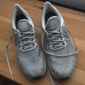 Nike women’s pegasus running sneakers 10.5